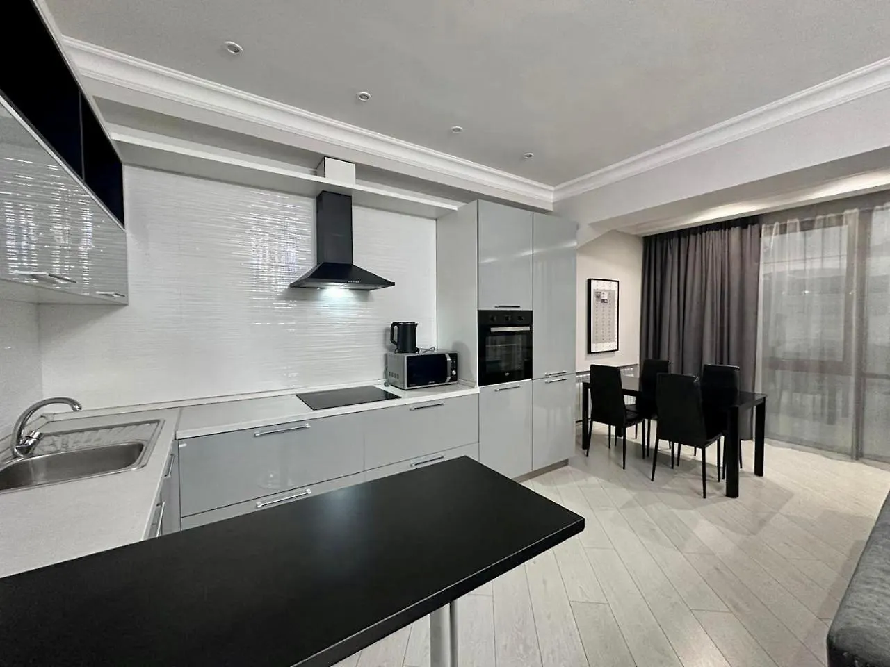 2 Комнатная Квартира С Панорамным Видом 126 Almaty Apartment