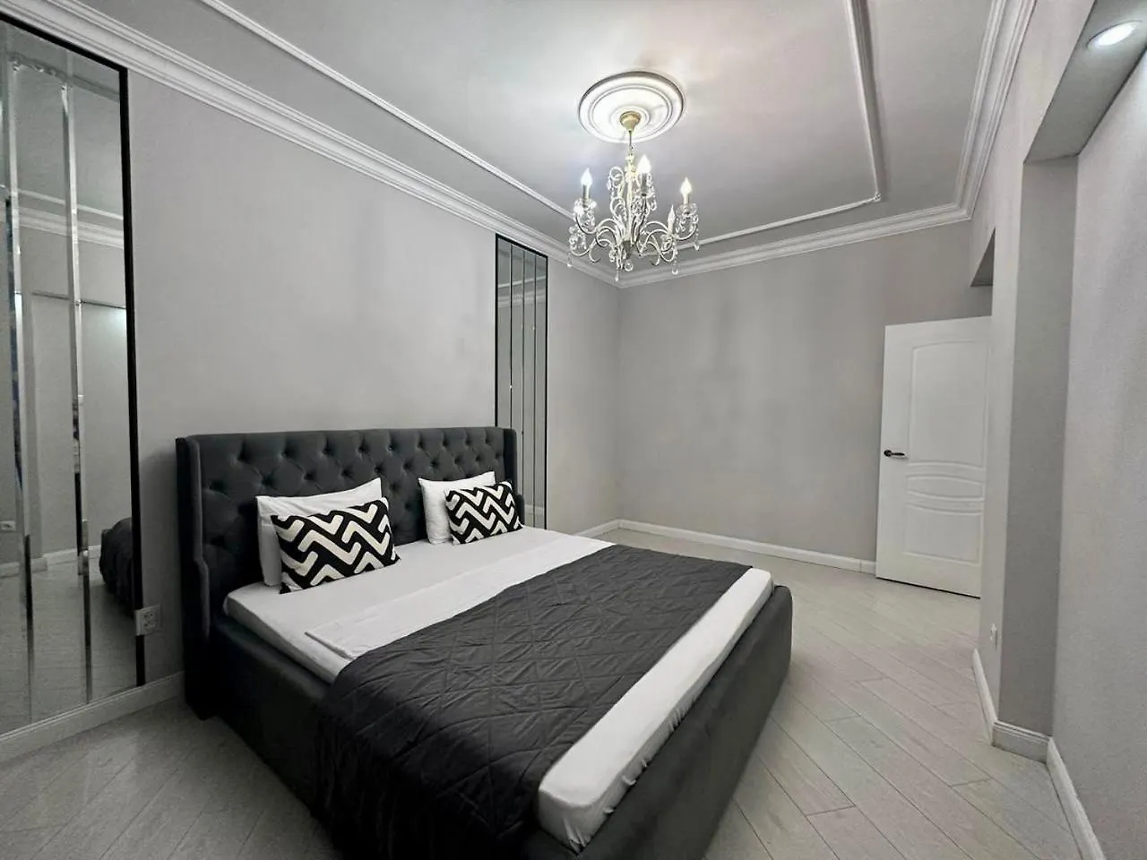 2 Комнатная Квартира С Панорамным Видом 126 Almaty Apartment